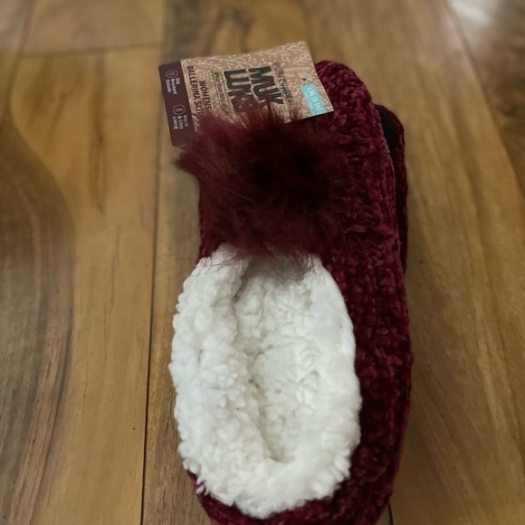 Muk Luks wine chenille slipperss NWT lined with soft faux fur - L. - Picture 1 of 4